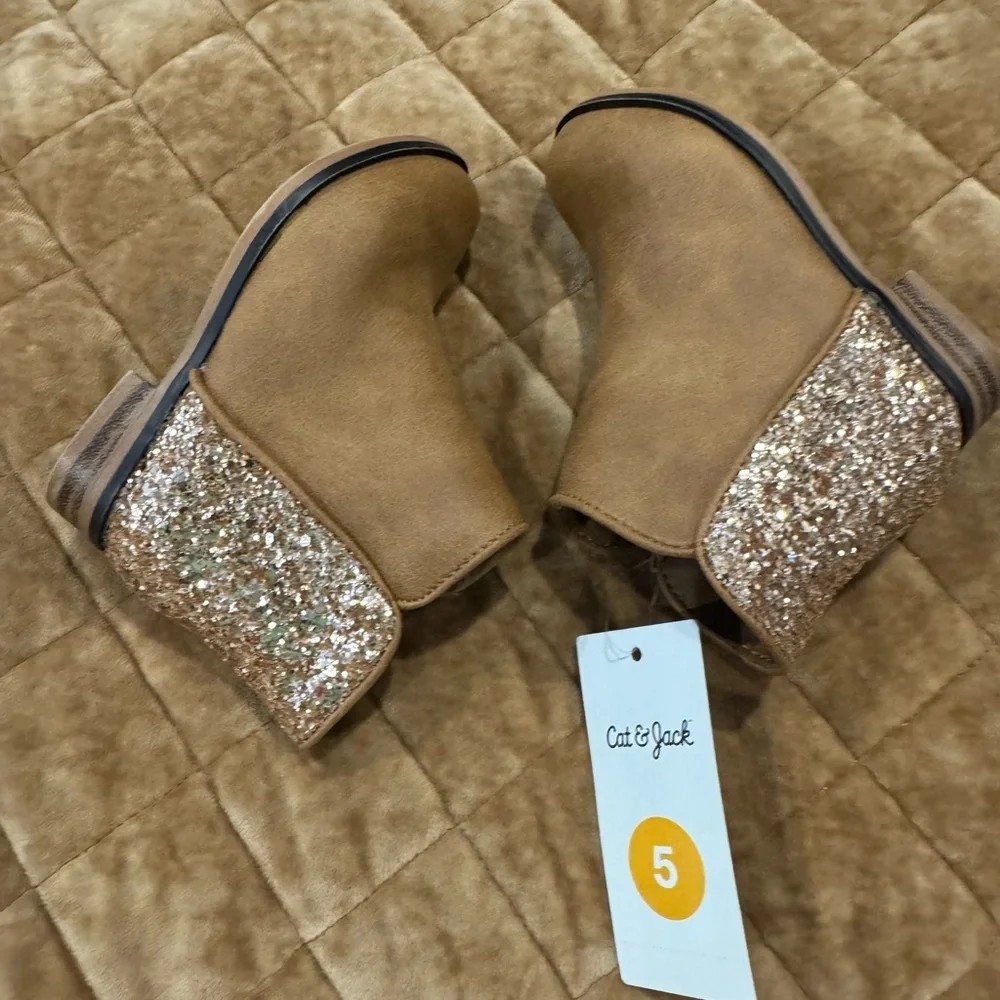 Cutest little Cat& Jack cowboy boots 4 your little cowgirl:just enough sparkle
